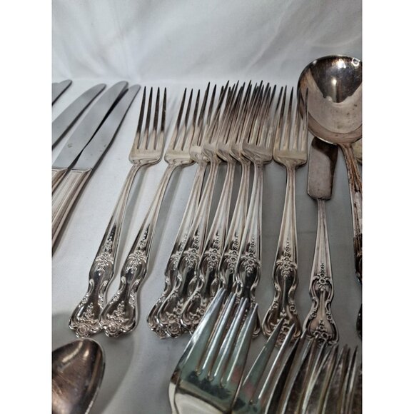 VTG 1950’s WM Rogers Co. Extra Plate Magnolia 53  Piece Silverware & Serving Set - Picture 5 of 12